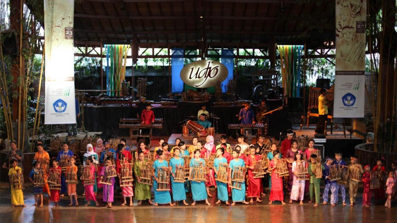 Saung Angklung Udjo Budaya Asli