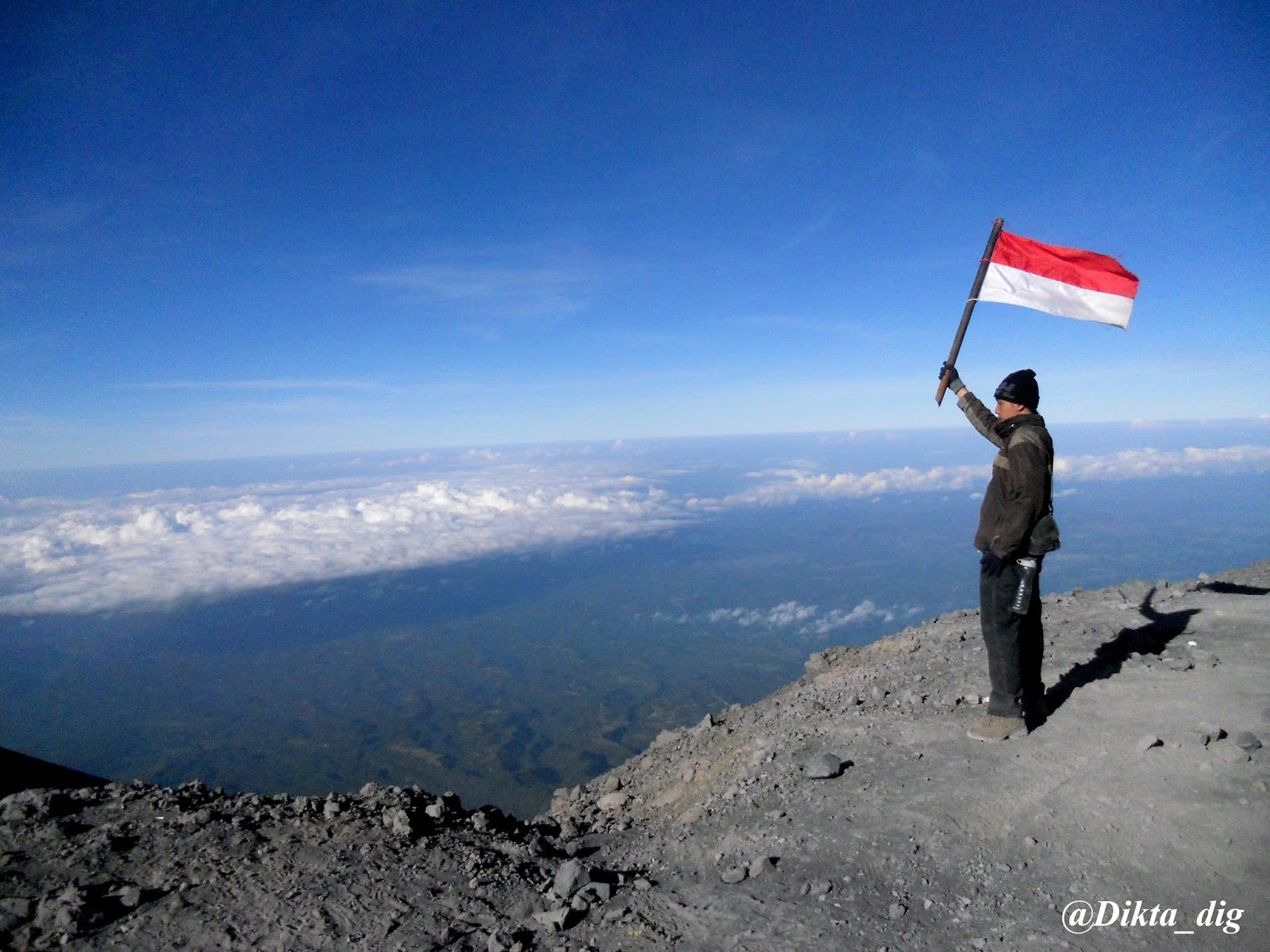 Puncak Mahameru Atap Pulau Jawa