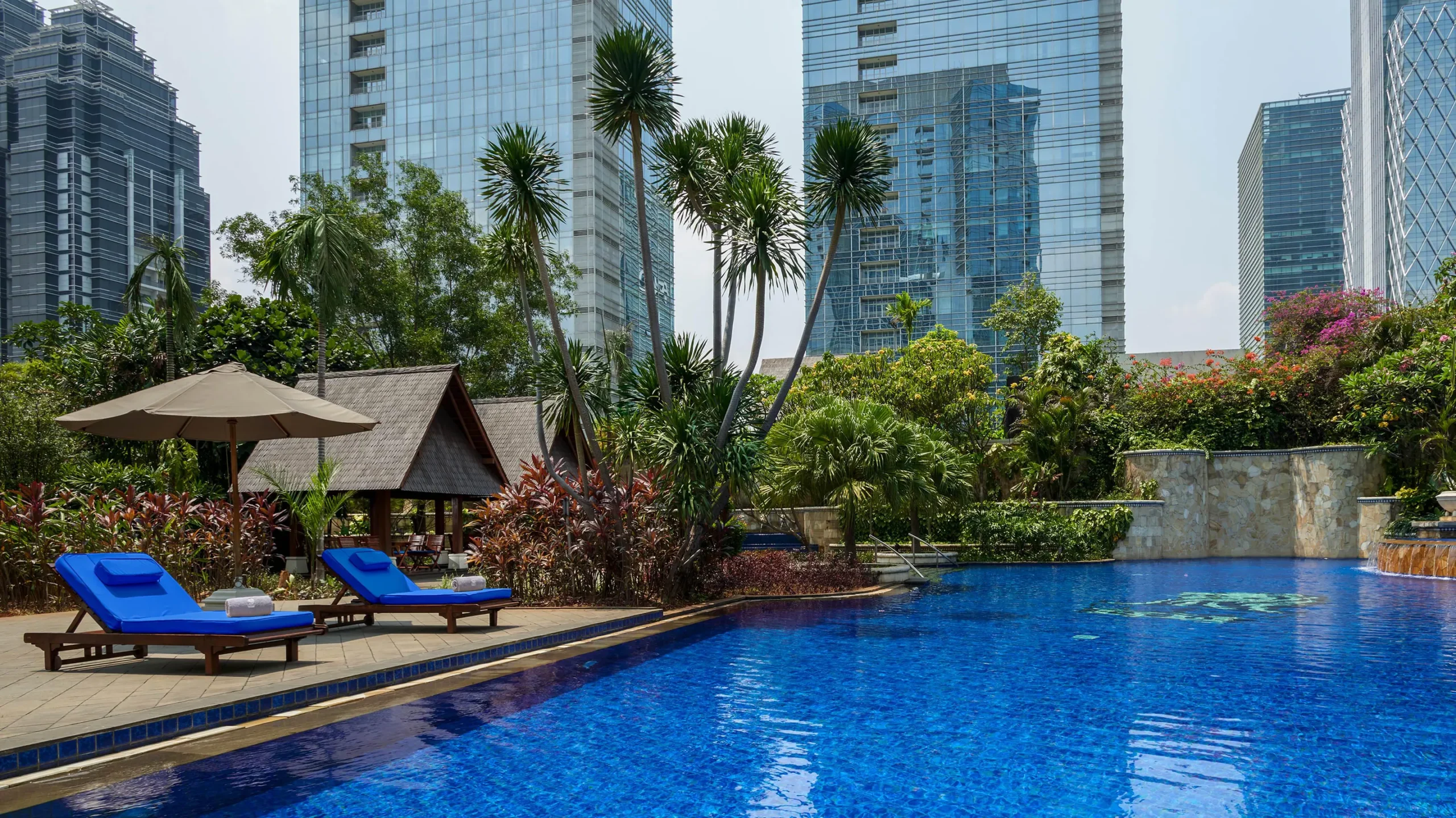 The Ritz-Carlton Jakarta, Mega Kuningan